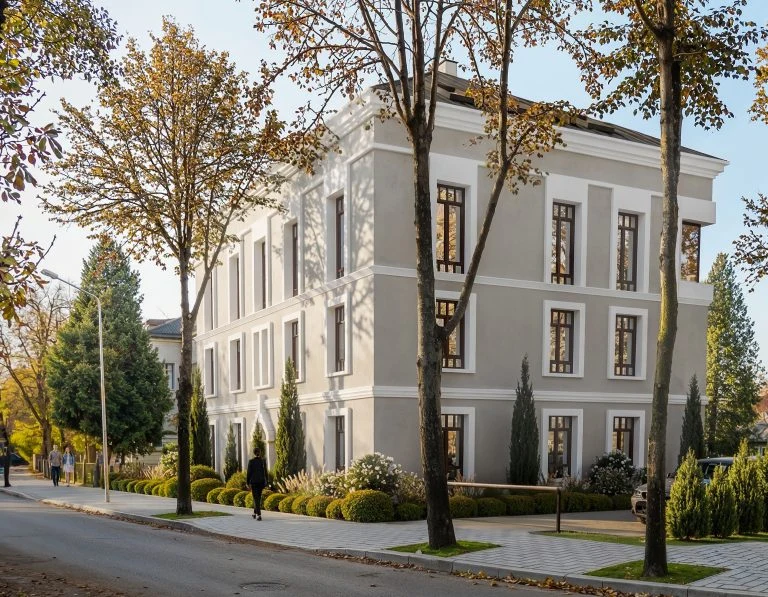 Centro Vila kampas tarp rudeninių medžių